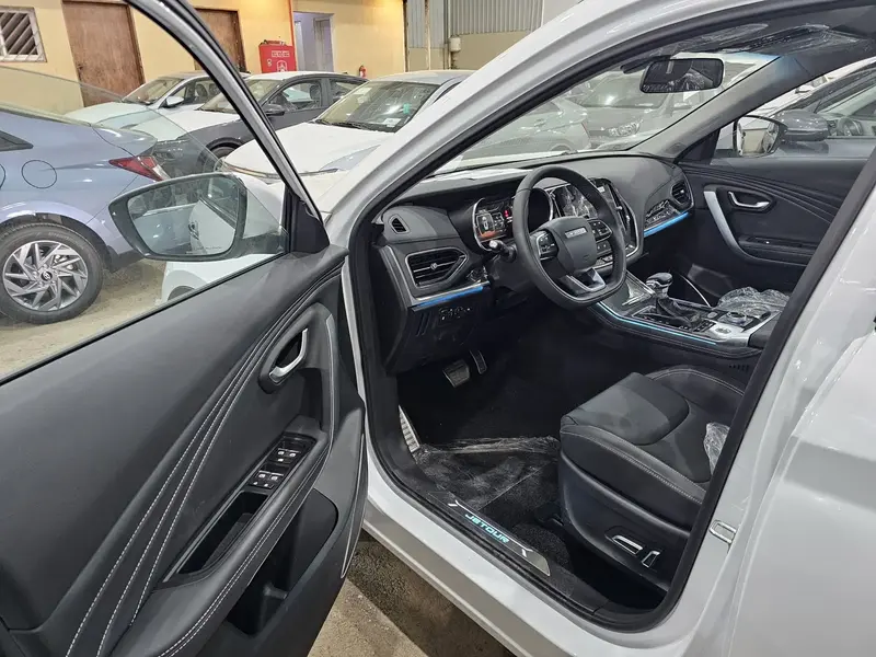 Discover undefined undefined Exterior Interior Images.Find all aspects and details of cars.