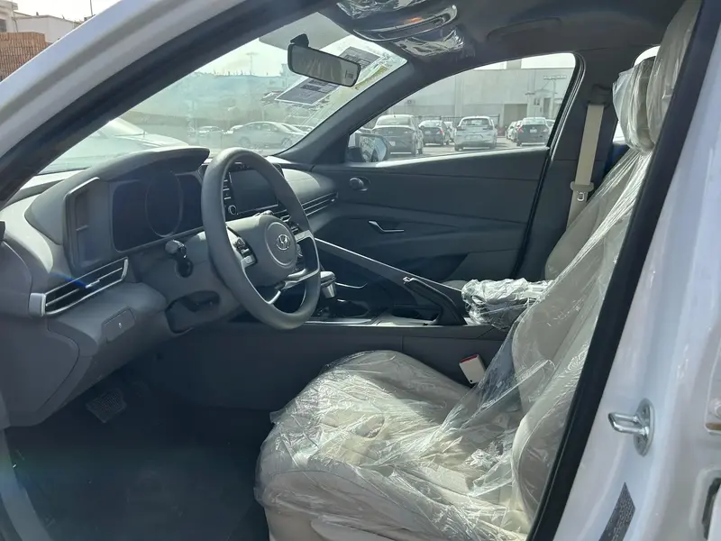 Hyundai Elantra 2023