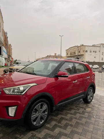 استكشف undefined undefined الصور الخارجية والداخلية. اكتشف جميع جوانب وتفاصيل السيارات.
