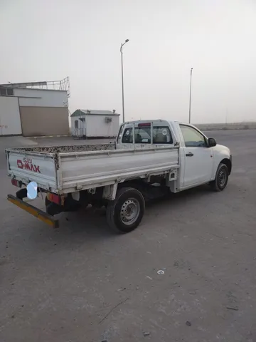استكشف undefined undefined الصور الخارجية والداخلية. اكتشف جميع جوانب وتفاصيل السيارات.