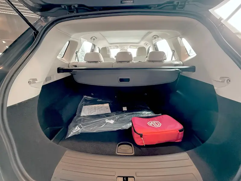 Discover undefined undefined Exterior Interior Images.Find all aspects and details of cars.