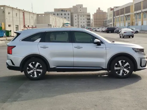 استكشف undefined undefined الصور الخارجية والداخلية. اكتشف جميع جوانب وتفاصيل السيارات.