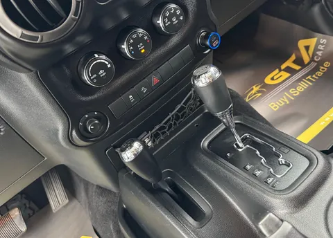 Jeep Wrangler Willys Wheeler 3.6L A/T 2018