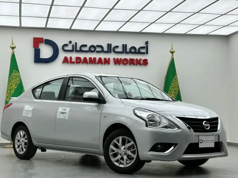 استكشف undefined undefined الصور الخارجية والداخلية. اكتشف جميع جوانب وتفاصيل السيارات.