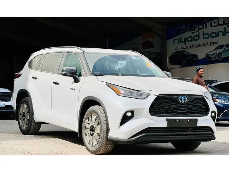 Discover undefined undefined Exterior Interior Images.Find all aspects and details of cars.