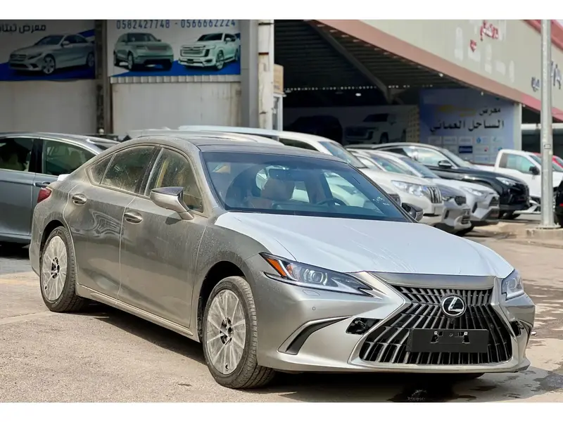 Discover undefined undefined Exterior Interior Images.Find all aspects and details of cars.