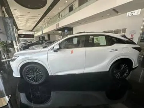 Discover undefined undefined Exterior Interior Images.Find all aspects and details of cars.