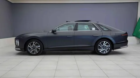 Discover undefined undefined Exterior Interior Images.Find all aspects and details of cars.