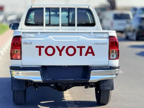 New Toyota Hilux 2.4L GL 2 Double Cab DSL M/T 4x4 2025