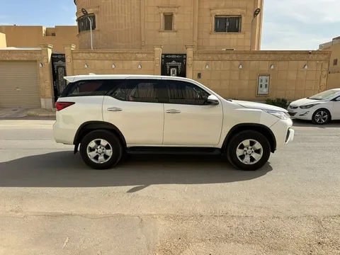 Discover undefined undefined Exterior Interior Images.Find all aspects and details of cars.