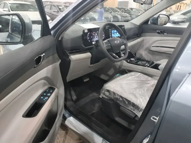 Discover undefined undefined Exterior Interior Images.Find all aspects and details of cars.