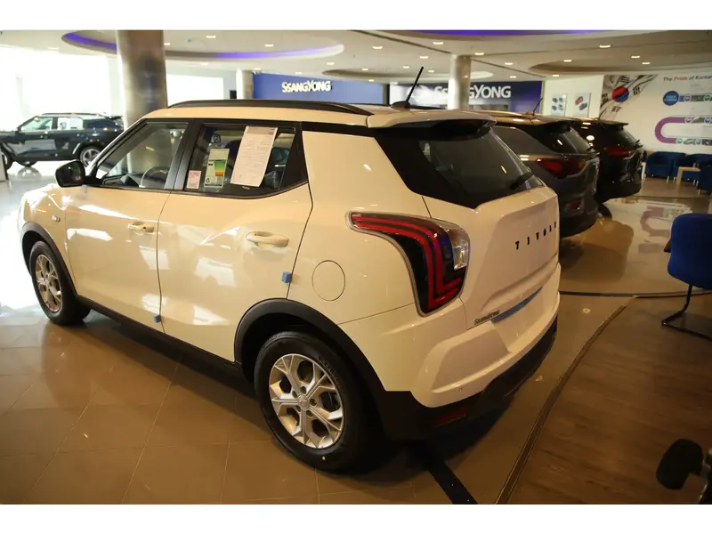 Discover undefined undefined Exterior Interior Images.Find all aspects and details of cars.