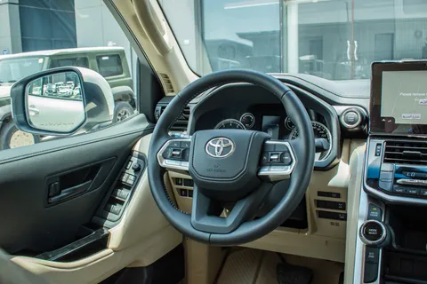 Discover undefined undefined Exterior Interior Images.Find all aspects and details of cars.