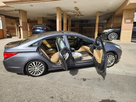 Discover undefined undefined Exterior Interior Images.Find all aspects and details of cars.