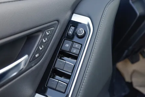 Discover undefined undefined Exterior Interior Images.Find all aspects and details of cars.