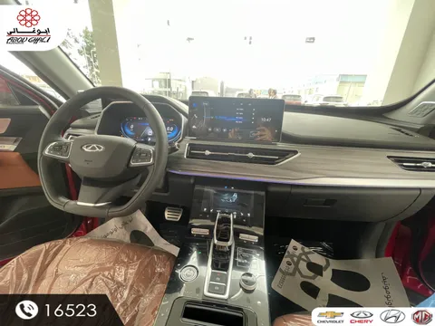 استكشف undefined undefined الصور الخارجية والداخلية. اكتشف جميع جوانب وتفاصيل السيارات.