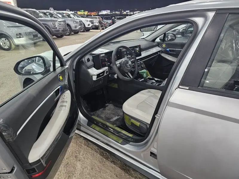 Discover undefined undefined Exterior Interior Images.Find all aspects and details of cars.