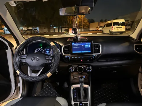 Discover undefined undefined Exterior Interior Images.Find all aspects and details of cars.