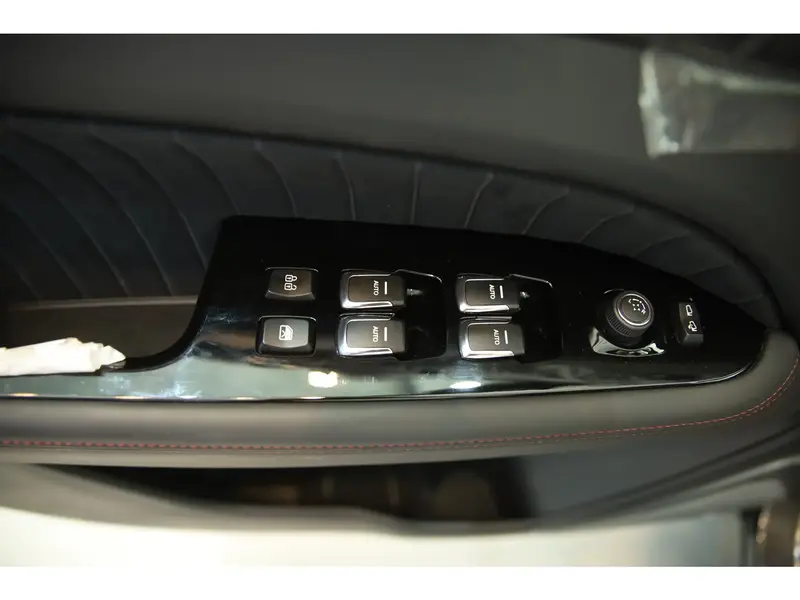 Discover undefined undefined Exterior Interior Images.Find all aspects and details of cars.
