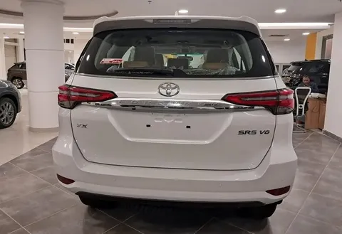 Discover undefined undefined Exterior Interior Images.Find all aspects and details of cars.