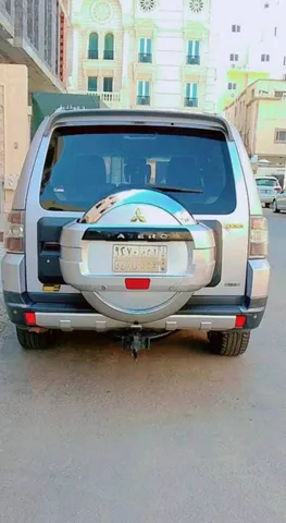 استكشف undefined undefined الصور الخارجية والداخلية. اكتشف جميع جوانب وتفاصيل السيارات.