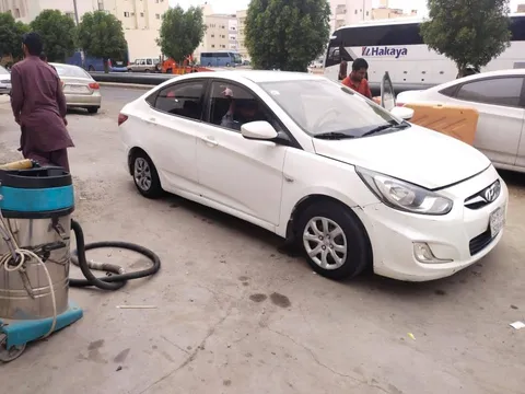 استكشف undefined undefined الصور الخارجية والداخلية. اكتشف جميع جوانب وتفاصيل السيارات.