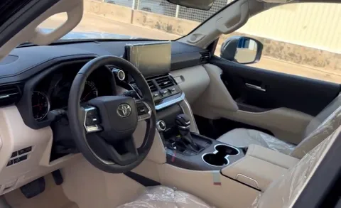 Discover undefined undefined Exterior Interior Images.Find all aspects and details of cars.