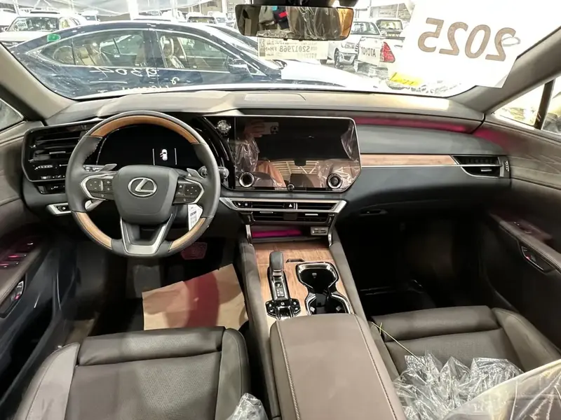 Discover undefined undefined Exterior Interior Images.Find all aspects and details of cars.