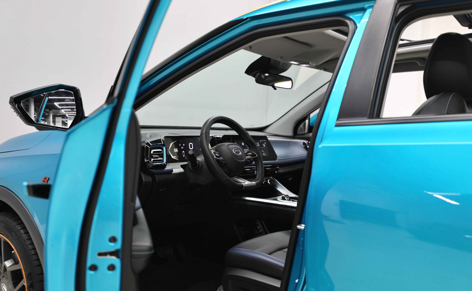 Discover undefined undefined Exterior Interior Images.Find all aspects and details of cars.