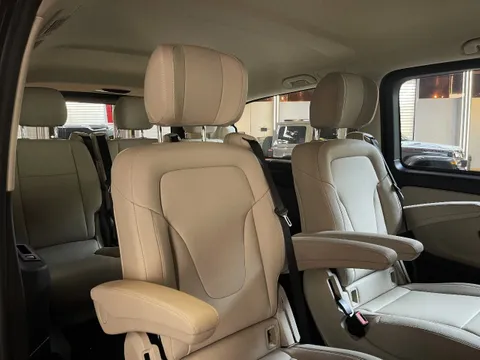 Discover undefined undefined Exterior Interior Images.Find all aspects and details of cars.
