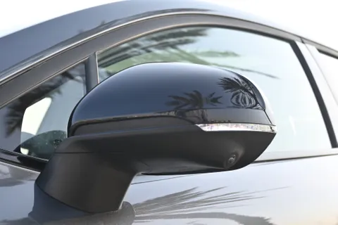Discover undefined undefined Exterior Interior Images.Find all aspects and details of cars.