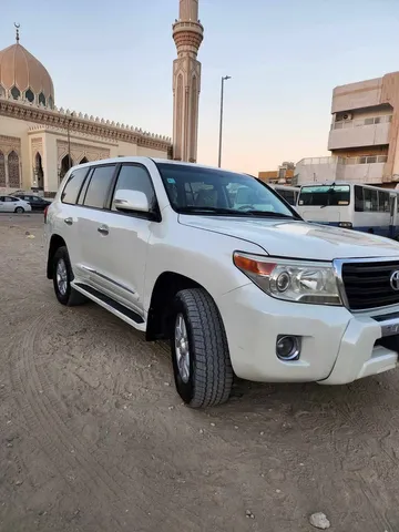 Discover undefined undefined Exterior Interior Images.Find all aspects and details of cars.