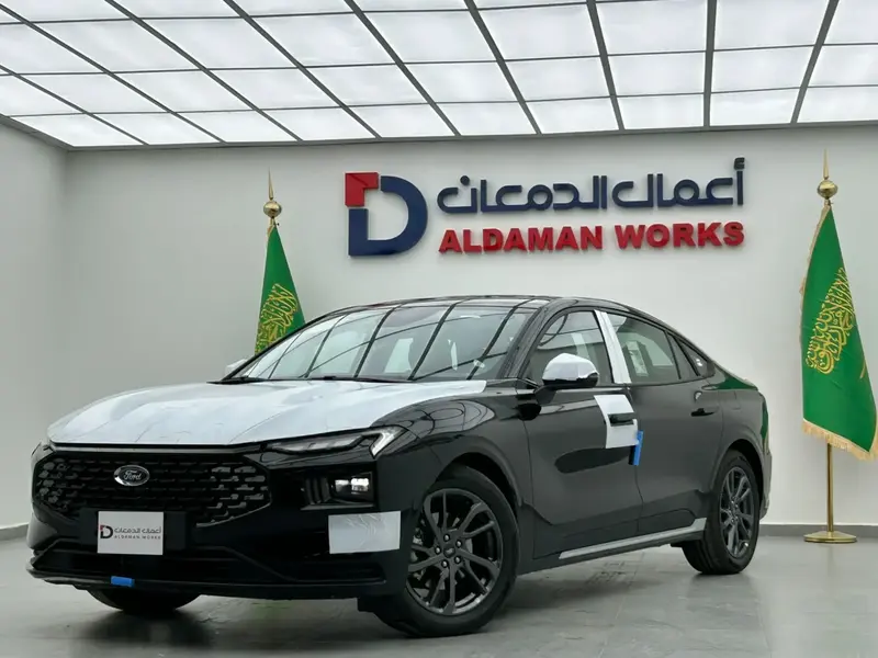 استكشف undefined undefined الصور الخارجية والداخلية. اكتشف جميع جوانب وتفاصيل السيارات.