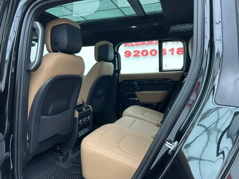 Land Rover Defender 2025