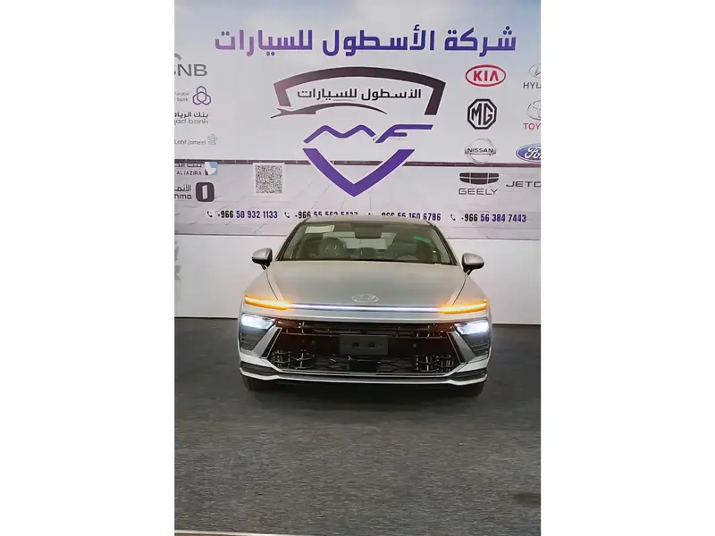 استكشف undefined undefined الصور الخارجية والداخلية. اكتشف جميع جوانب وتفاصيل السيارات.