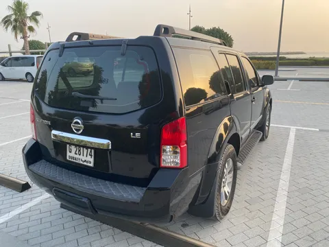 Nissan Pathfinder LE 2008