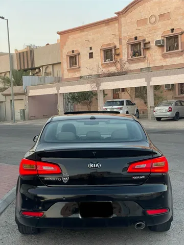استكشف undefined undefined الصور الخارجية والداخلية. اكتشف جميع جوانب وتفاصيل السيارات.
