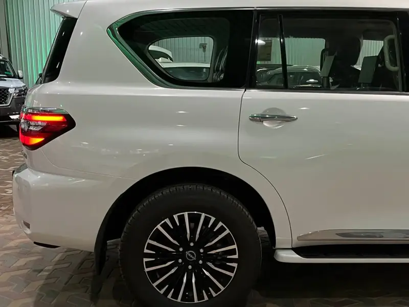 Discover undefined undefined Exterior Interior Images.Find all aspects and details of cars.