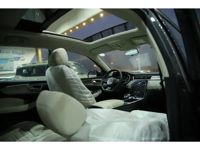 Discover undefined undefined Exterior Interior Images.Find all aspects and details of cars.