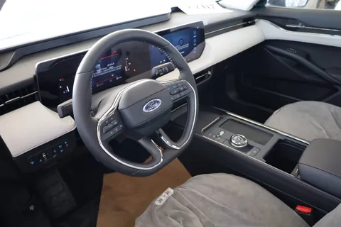 Discover undefined undefined Exterior Interior Images.Find all aspects and details of cars.