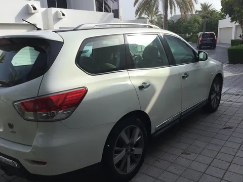 Nissan Pathfinder 3.5L SV 4WD 2014
