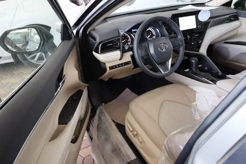 New Toyota Camry 2.5L GLE 212 HP 2023