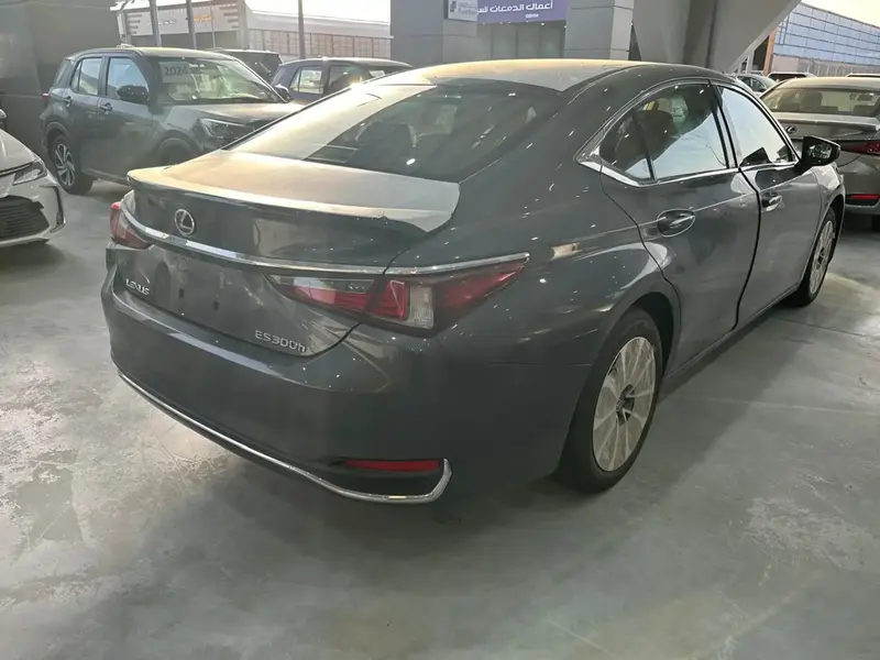 Discover undefined undefined Exterior Interior Images.Find all aspects and details of cars.