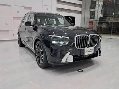 Discover undefined undefined Exterior Interior Images.Find all aspects and details of cars.