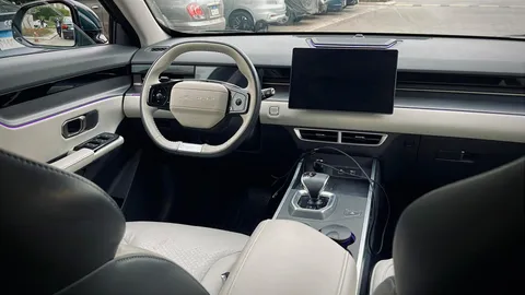 Discover undefined undefined Exterior Interior Images.Find all aspects and details of cars.
