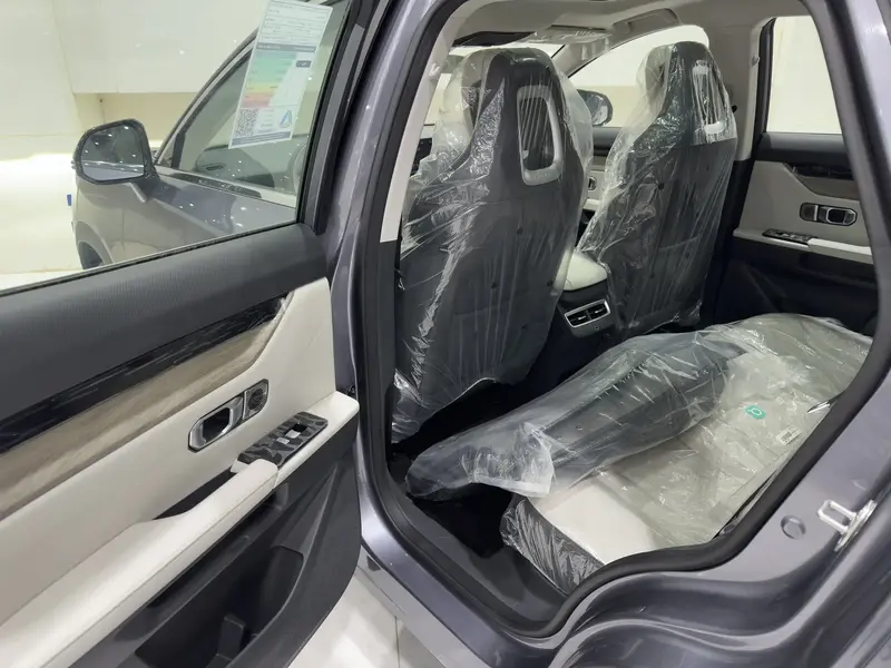Discover undefined undefined Exterior Interior Images.Find all aspects and details of cars.