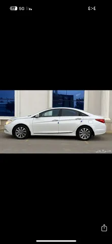 استكشف undefined undefined الصور الخارجية والداخلية. اكتشف جميع جوانب وتفاصيل السيارات.