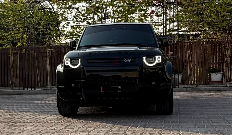 لاند روفر ديفندر 2024