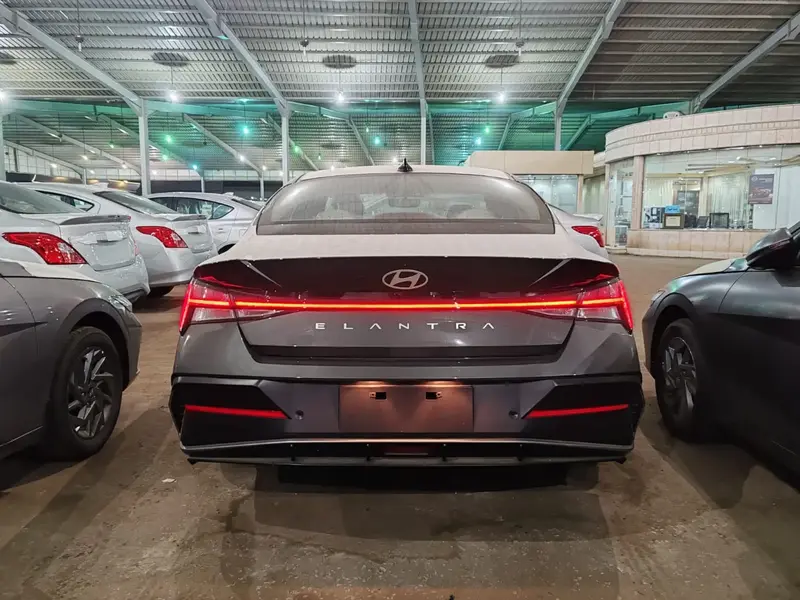 Hyundai Elantra 2025