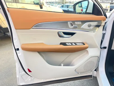 Discover undefined undefined Exterior Interior Images.Find all aspects and details of cars.